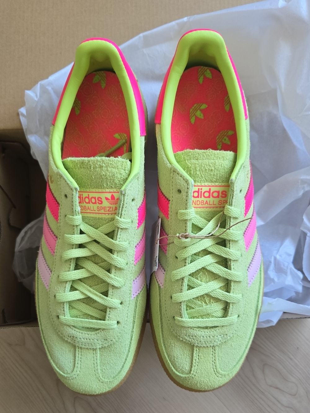 New adidas Women's Handball Spezial, Lime Green/Pink, Size 8 - Picture 3 of 4